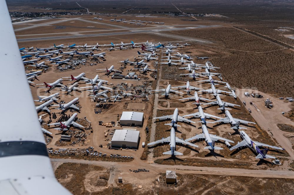 Mojave from the bird's eye view: Runway with hangar taxiways and terminals on the grounds of the airport Mojave Air & Space Port on street Sabovich Street in Mojave in California, United States of America