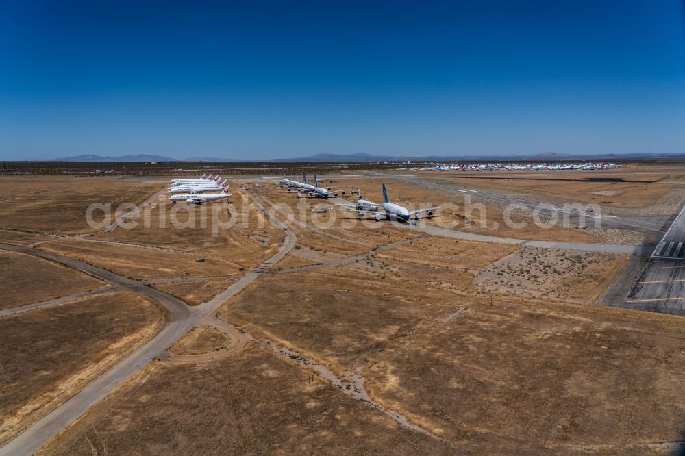 Mojave from the bird's eye view: Runway with hangar taxiways and terminals on the grounds of the airport Mojave Air & Space Port on street Sabovich Street in Mojave in California, United States of America