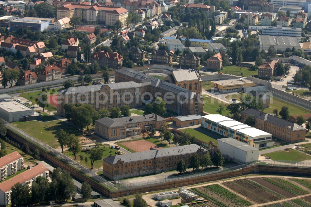 Aerial photograph Bautzen - Prison grounds and high security fence Prison in Bautzen in the state Saxony, Germany