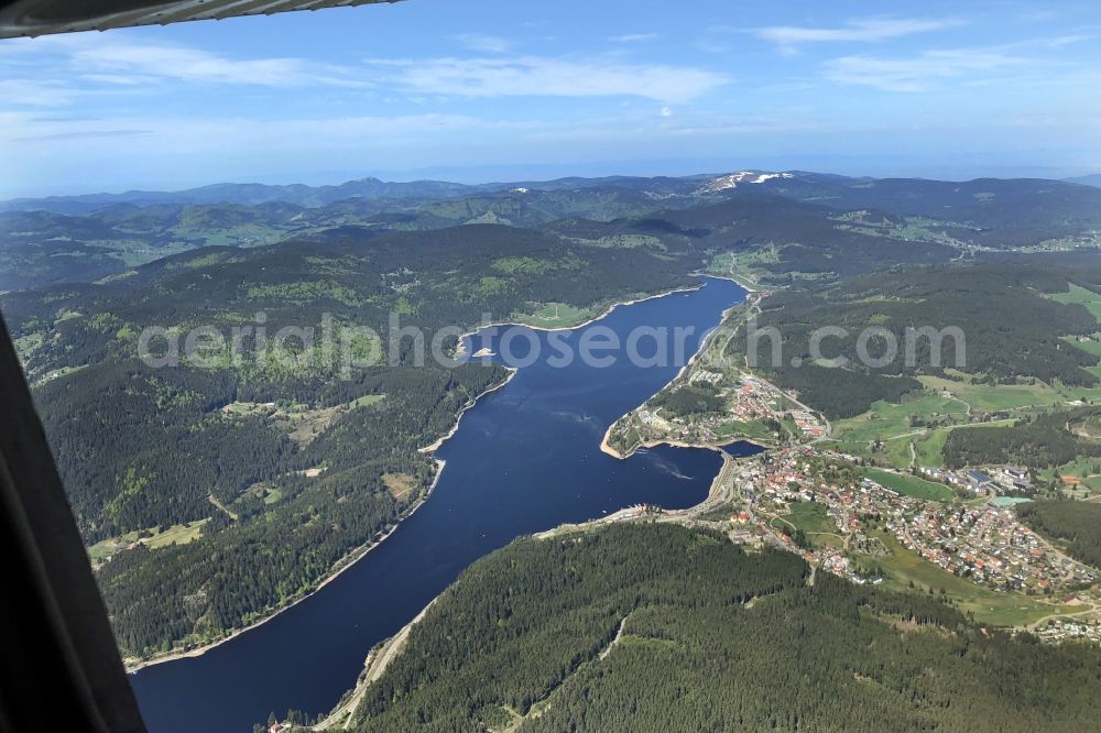 Aerial photograph Schluchsee - Streaks of pollen float on the surface of Lake Schluchsee in Schluchsee in the state Baden-Wuerttemberg, Germany, Spring is comming and the last snow is melting on the two highest mountains in the Black Forest, the Herzogenhorn and Feldberg