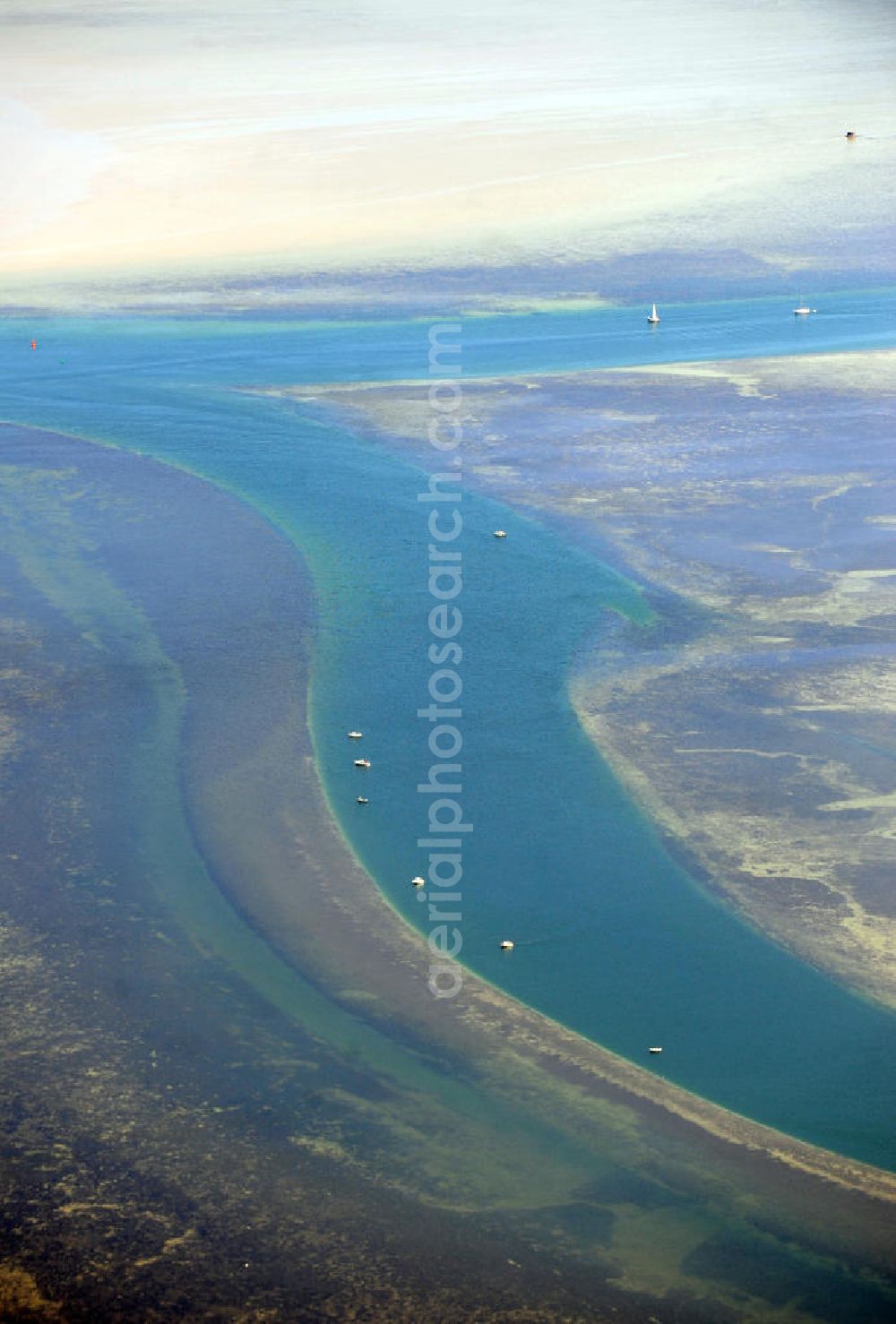 Neuendorf from the bird's eye view: Der Gellenstrom ist ein Fahrwasser in der Ostsee im Nationalpark Vorpommersche Boddenlandschaft westlich der namensgebenden Halbinsel Gellen der Insel Hiddensee und stellt die nordwestliche Zufahrt zu den Häfen von Stralsund und zum Strelasund dar. Darüber hinaus ist er die hauptsächliche Verbindung der Darß-Zingster Boddengewässer mit der Ostsee in Mecklenbur-Vorpommern. The Fairway gellenstrom in the Baltic sea in Mecklenburg-Western Pomerania