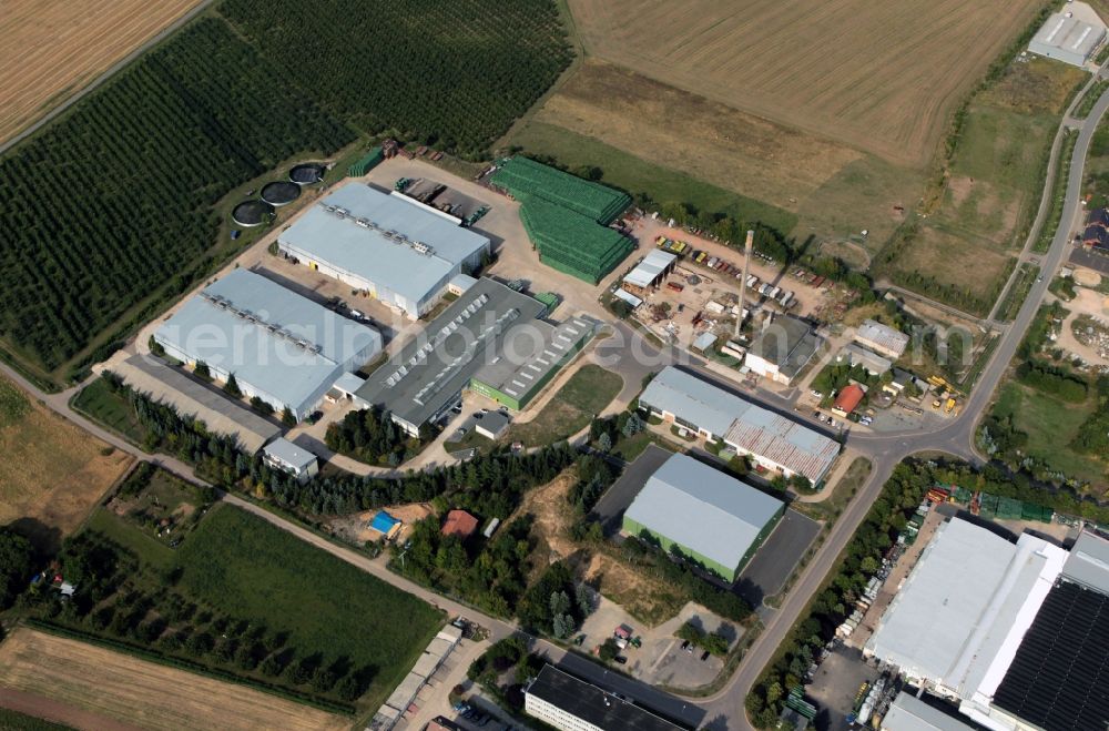 Aerial image Gierstädt - Site of production plant Großfahner Obst eG in the industrial park Großfahner Hoehe