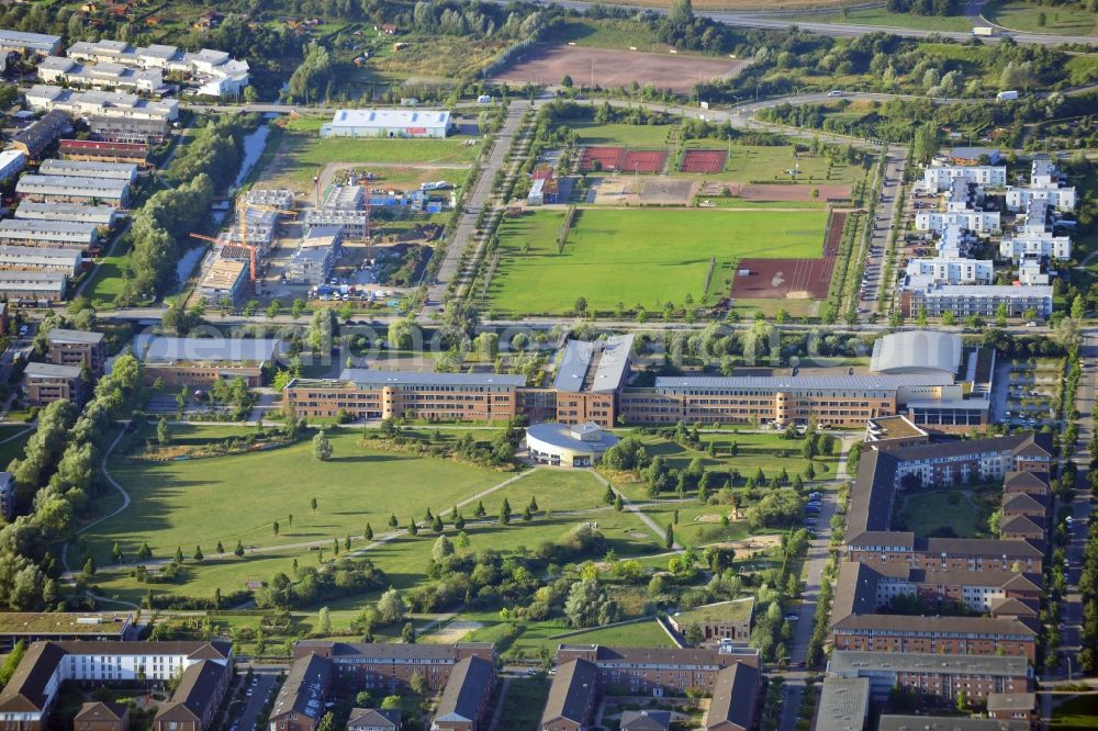 Hamburg Bergedorf from above - Area of the Allermoehe School at Walter - Rothenburg - Weg with sports court in the district Bergedorf in Hamburg