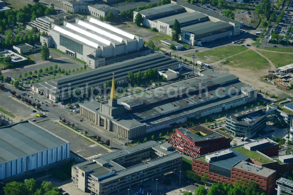 Leipzig from the bird's eye view: Compound of the Alte Messe (Old Exhibition) in Leipzig in the state of Saxony. The distinct red building located on Perlickstrasse is the Bio Cube Leipzig and located next to the Old Messe Leipzig. It belongs to the complex of Bio City Leipzig and includes laboratories and offices. The large hall is the old exhibition centre, several shopping facilities and stores are located on site as well