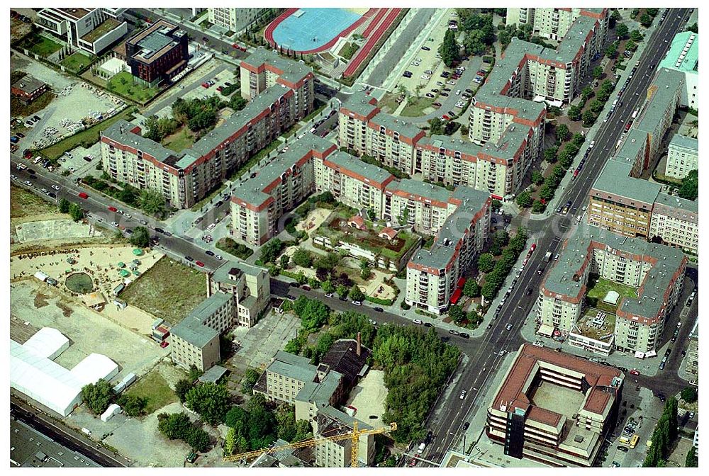 Aerial image Berlin - Wohngebiet auf dem Gelände der alten Reichkanzelei an der Wilhelmstraße in Berlin - Mitte - früher Grenzstreifen zu Westberlin.