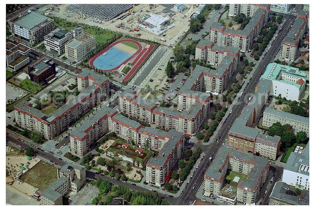 Aerial photograph Berlin - Wohngebiet auf dem Gelände der alten Reichkanzelei an der Wilhelmstraße in Berlin - Mitte - früher Grenzstreifen zu Westberlin.