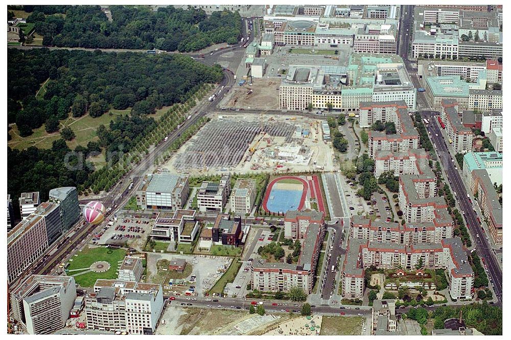 Berlin from above - Wohngebiet auf dem Gelände der alten Reichkanzelei an der Wilhelmstraße in Berlin - Mitte - früher Grenzstreifen zu Westberlin.