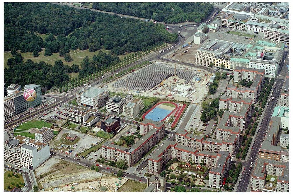 Aerial image Berlin - Wohngebiet auf dem Gelände der alten Reichkanzelei an der Wilhelmstraße in Berlin - Mitte - früher Grenzstreifen zu Westberlin.