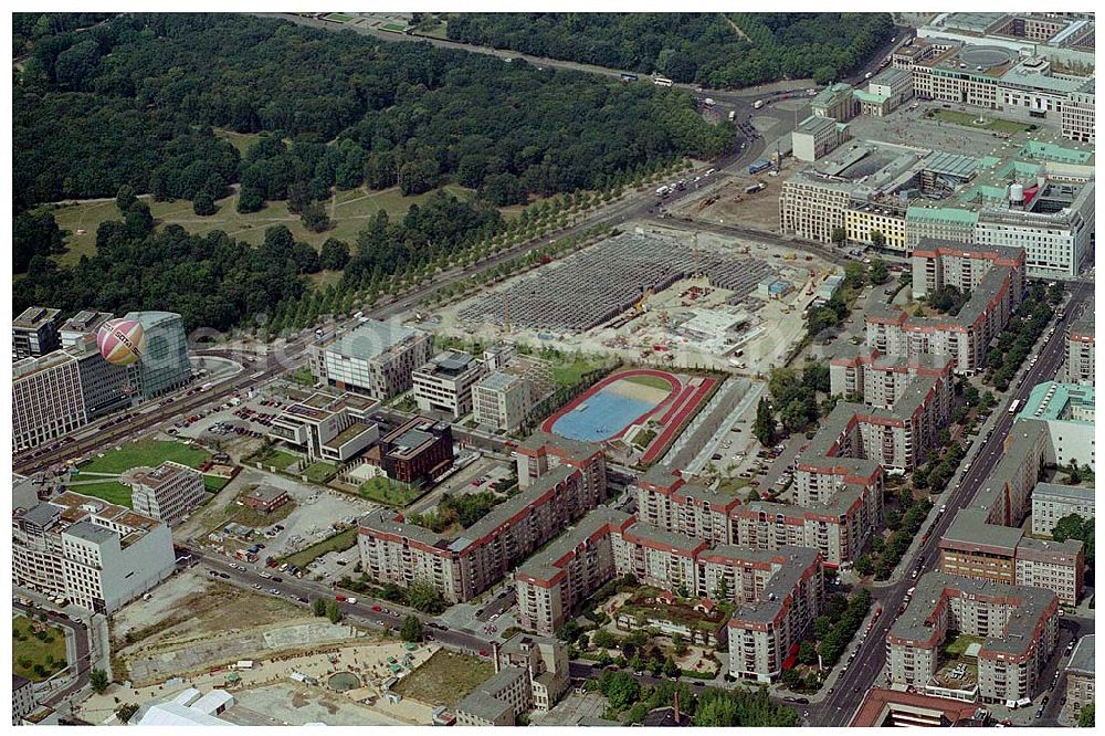 Aerial photograph Berlin - Wohngebiet auf dem Gelände der alten Reichkanzelei an der Wilhelmstraße in Berlin - Mitte - früher Grenzstreifen zu Westberlin.