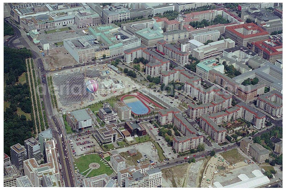 Aerial photograph Berlin - Wohngebiet auf dem Gelände der alten Reichkanzelei an der Wilhelmstraße in Berlin - Mitte - früher Grenzstreifen zu Westberlin.