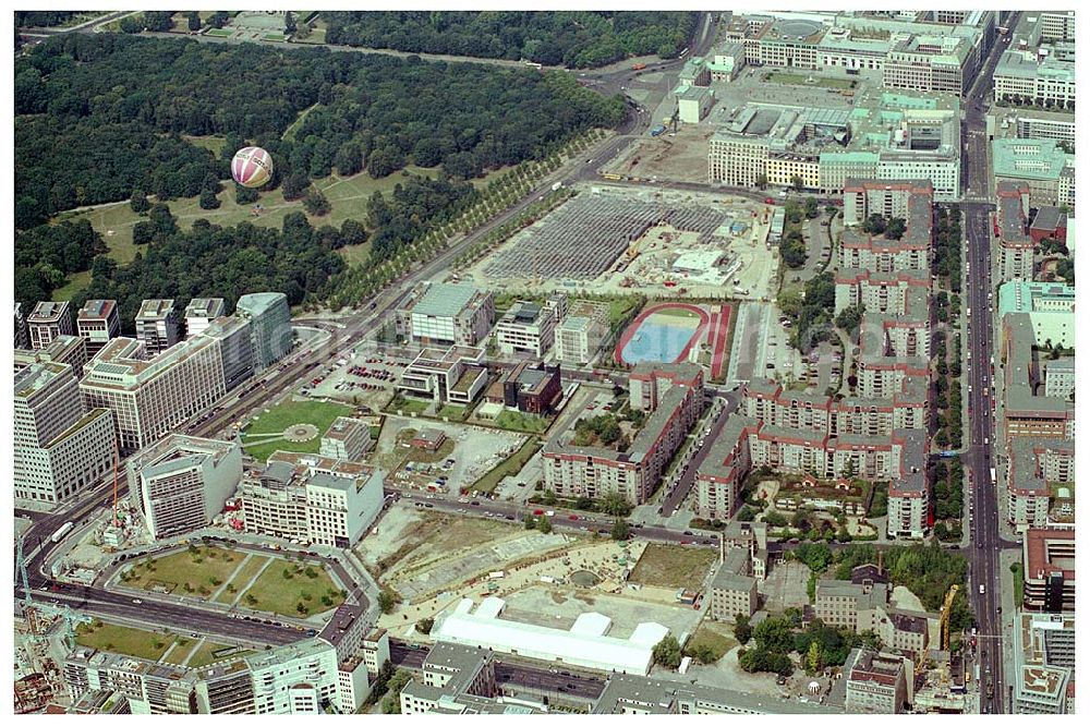 Berlin from the bird's eye view: Wohngebiet auf dem Gelände der alten Reichkanzelei an der Wilhelmstraße in Berlin - Mitte - früher Grenzstreifen zu Westberlin.