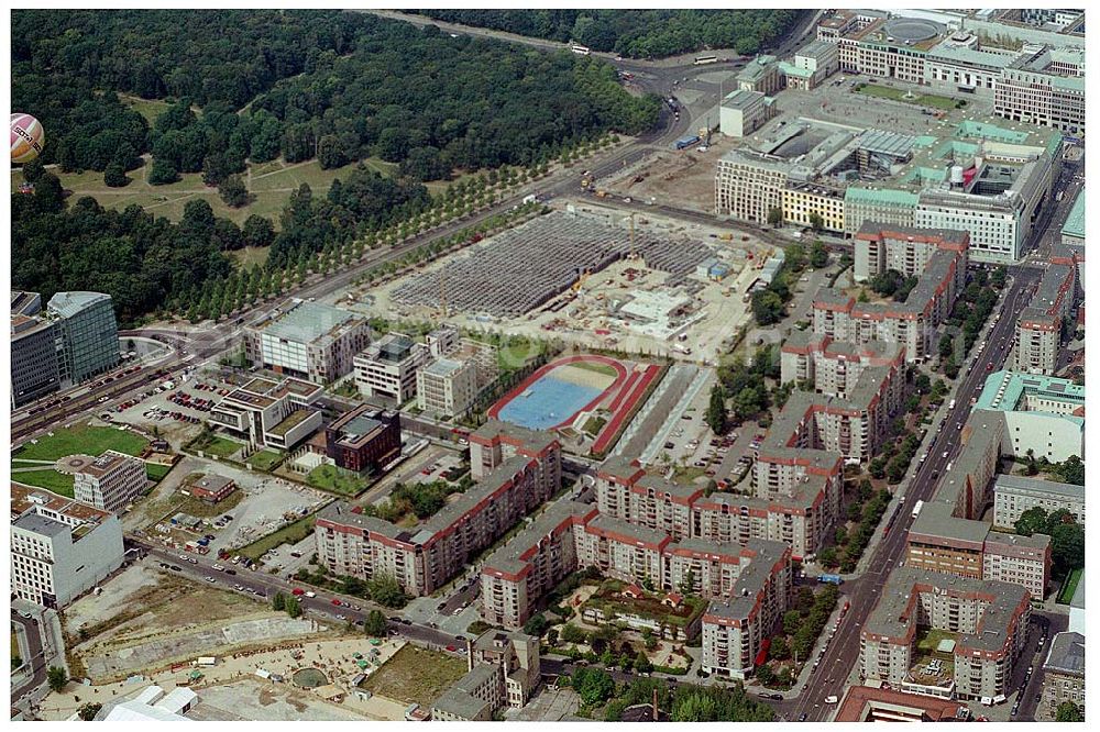 Aerial photograph Berlin - Wohngebiet auf dem Gelände der alten Reichkanzelei an der Wilhelmstraße in Berlin - Mitte - früher Grenzstreifen zu Westberlin.