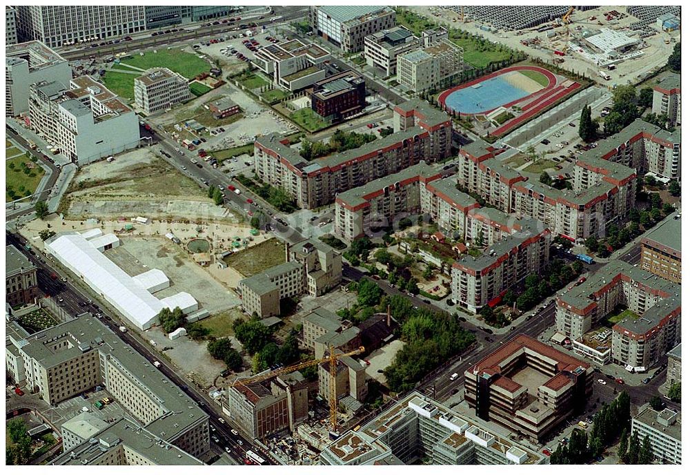 Berlin from the bird's eye view: Wohngebiet auf dem Gelände der alten Reichkanzelei an der Wilhelmstraße in Berlin - Mitte - früher Grenzstreifen zu Westberlin.