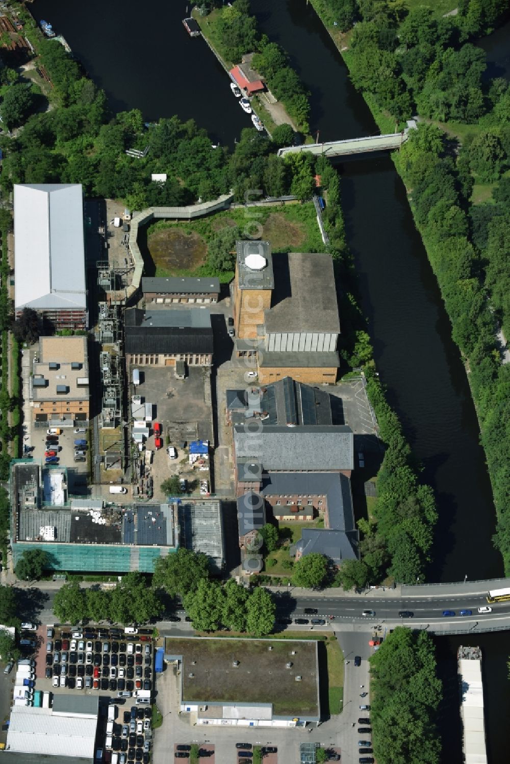 Berlin from above - Site of the substation for voltage conversion and electrical power supply Steglitz an der Birkbuschstrasse in Berlin