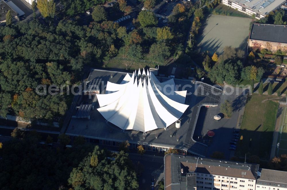 Aerial image Berlin - Event and music-concert grounds of the Arena Tempodrom on Moeckernstrasse in the district Kreuzberg in Berlin, Germany