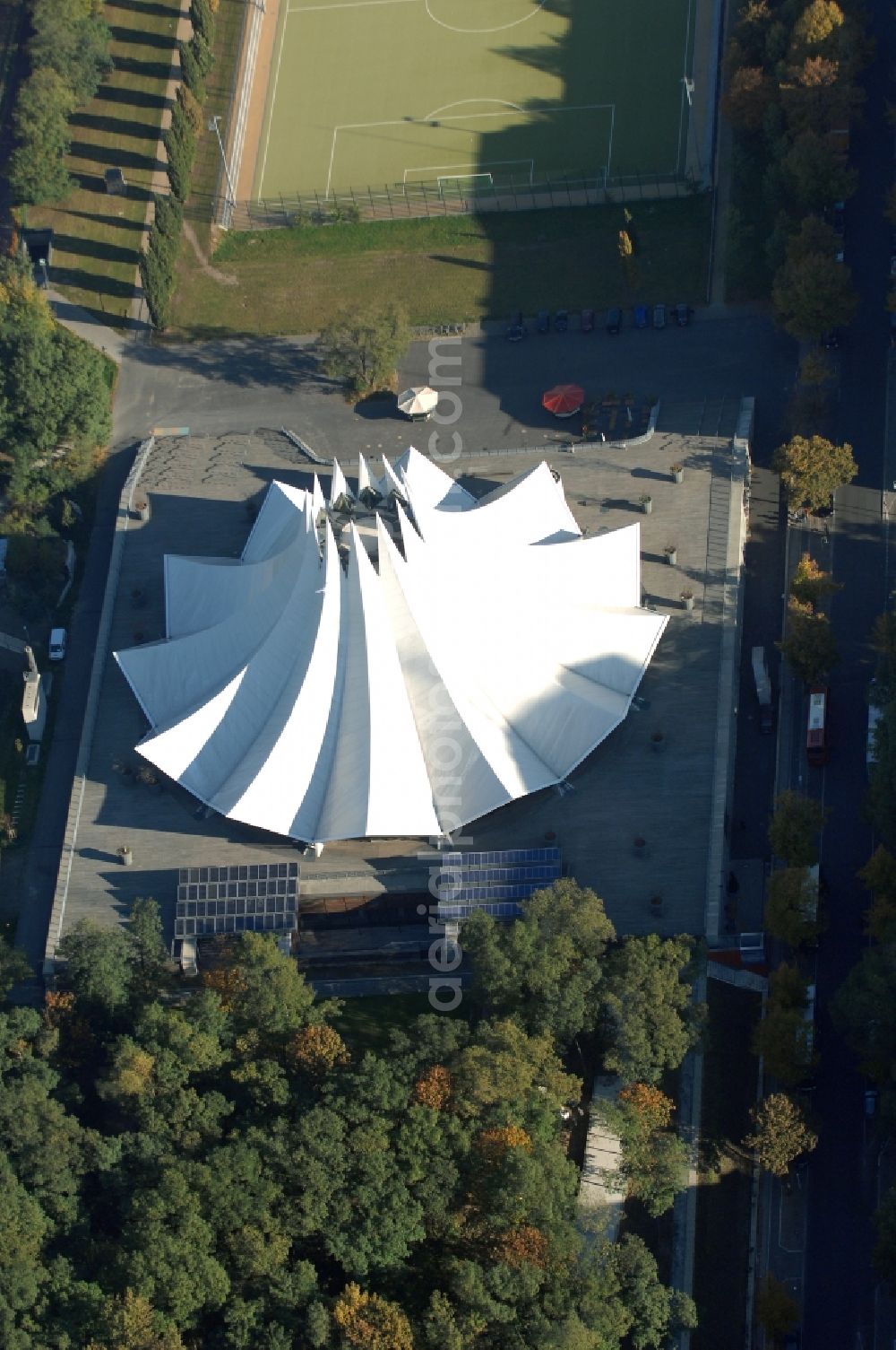 Aerial image Berlin - Event and music-concert grounds of the Arena Tempodrom on Moeckernstrasse in the district Kreuzberg in Berlin, Germany