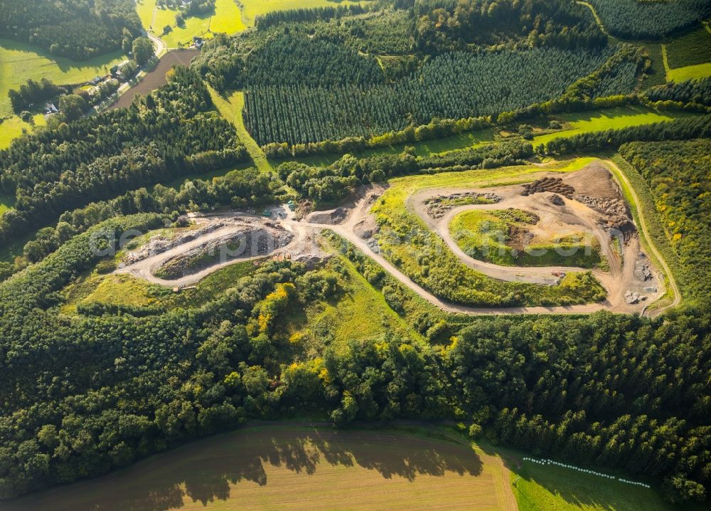 Aerial photograph Meschede - Site of heaped landfill of the soil and rubble dump Meschede - Stesse in Meschede in the state North Rhine-Westphalia, Germany. The construction debris is operated by Sauer & Sommer Strassen- und Tiefbau GmbH