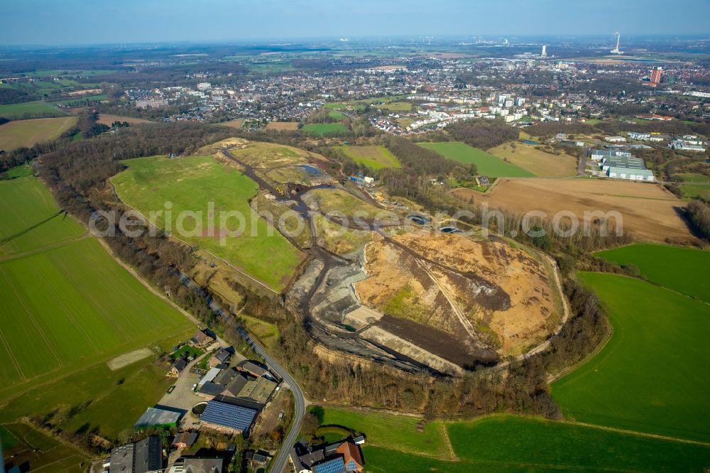 Kamp-Lintfort from the bird's eye view: Site of heaped landfill Eyller Berg in Kamp-Lintfort in the state North Rhine-Westphalia