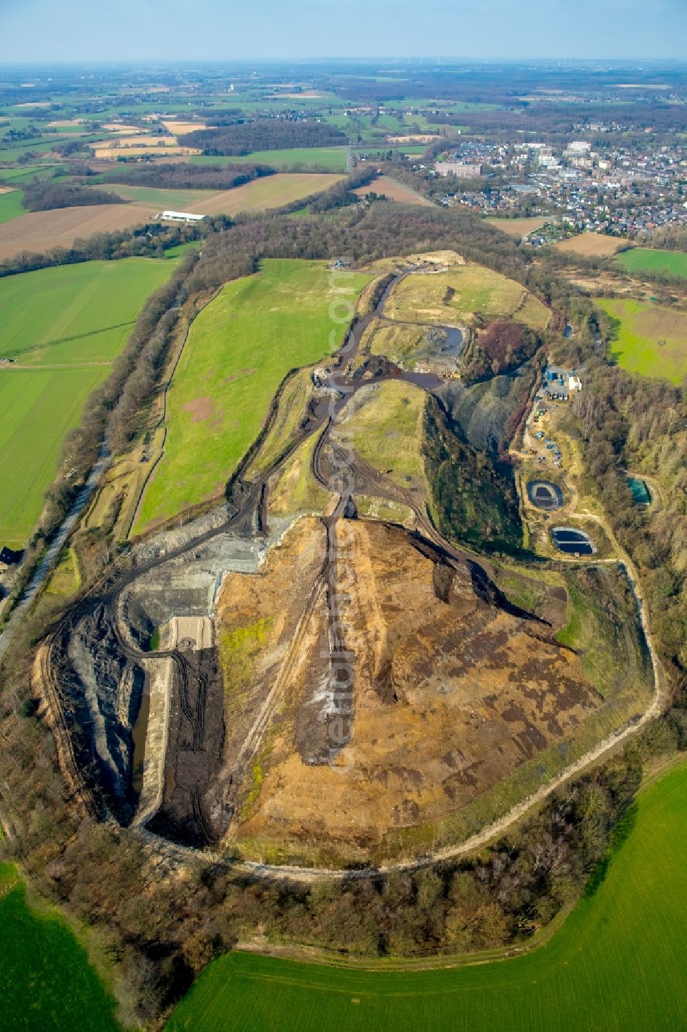 Aerial image Kamp-Lintfort - Site of heaped landfill Eyller Berg in Kamp-Lintfort in the state North Rhine-Westphalia