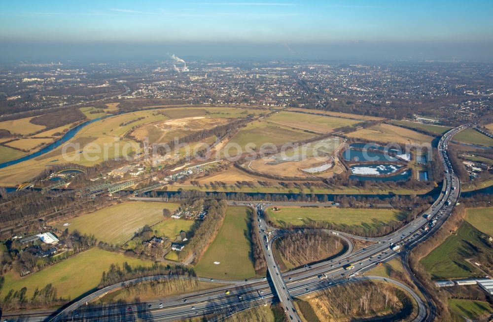 Aerial photograph Mülheim an der Ruhr - Site of heaped landfill in Muelheim on the Ruhr in the state North Rhine-Westphalia