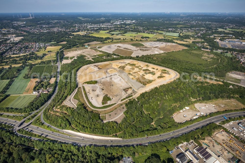 Dinslaken from the bird's eye view: Site of heaped landfill in the district Hiesfeld in Dinslaken in the state North Rhine-Westphalia, Germany