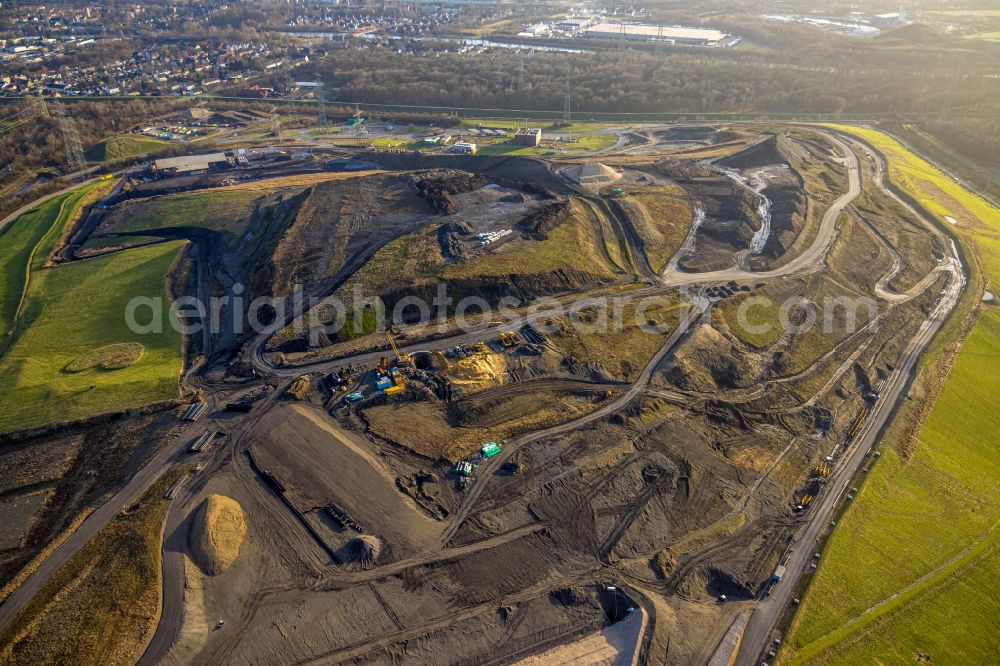 Aerial image Gelsenkirchen - Site of heaped landfill Zentraldeponie Emscherbruch (ZDE) in the district Resser Mark in Gelsenkirchen in the state North Rhine-Westphalia, Germany