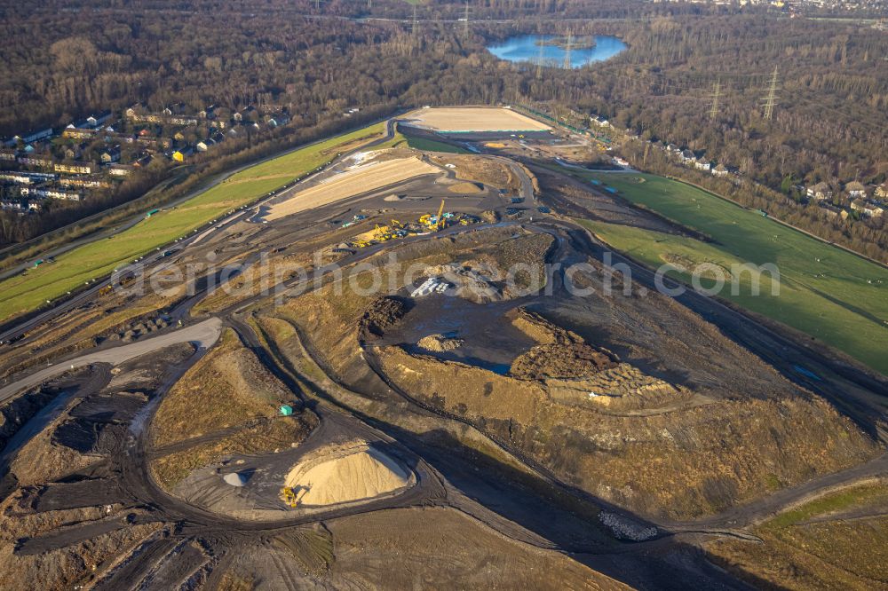 Gelsenkirchen from the bird's eye view: Site of heaped landfill Zentraldeponie Emscherbruch (ZDE) in the district Resser Mark in Gelsenkirchen in the state North Rhine-Westphalia, Germany