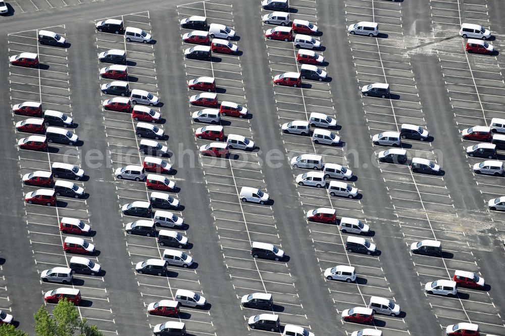 Etzin from above - Gelände der Auto- Service-und Umschlag- Center Mosolf GmbH in Etzin bei Nauen. Die Firma besteht seit über 50 Jahren und bietet außer Logistikdienstleistungen, Kraftfahrzeugvermietung und -verkauf, ebenso Technik-, Prüfungs- und Ausstattungsdienste an. Site of the auto service center and transshipment Mosolf GmbH Etzin at Nauen. The company was founded over 50 years and in addition to logistics services, vehicle rental and sale, as well engineering, testing and equipment services.