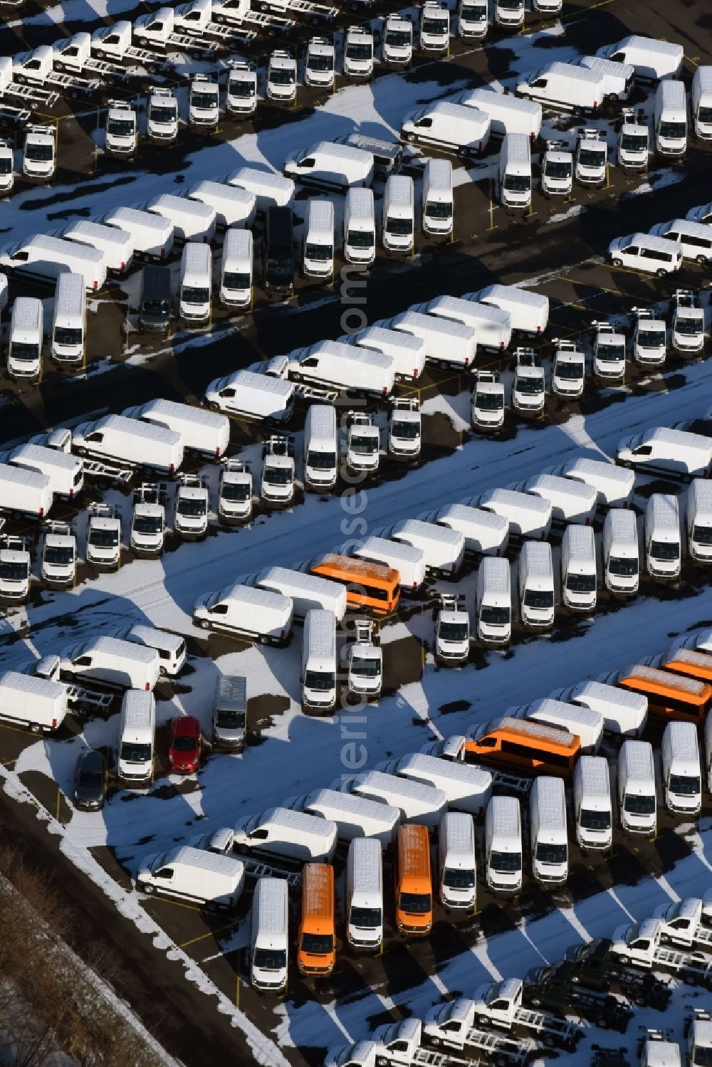 Ketzin from the bird's eye view: Wintry snowy site of the auto service center and transshipment Mosolf GmbH Etzin. The company in addition to logistics services, vehicle rental and sale, as well engineering, testing and equipment services