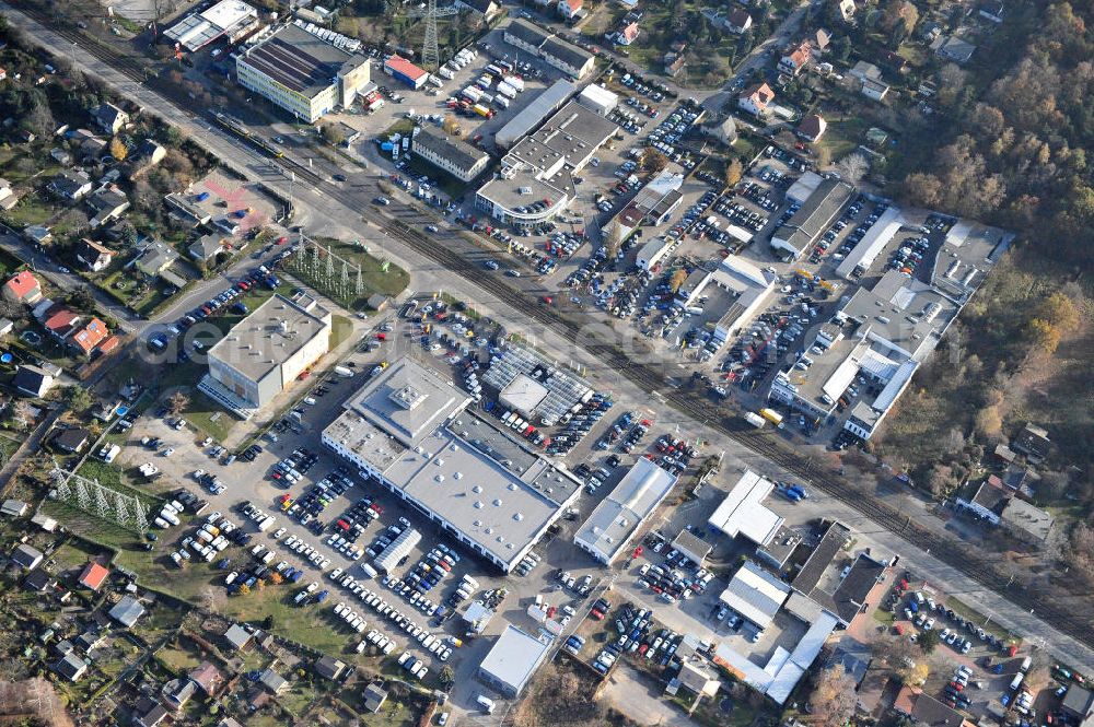 Berlin from the bird's eye view: Blick auf das Gelände des Autohauses Möbus mit den geplanten Erweiterungsflächen an der Hansastrasse 202 in 13088 Berlin -Hohenschönhausen. Area of the car-house on the Hansa Strasse 202 13088 Berlin - Hohenschönhausen.