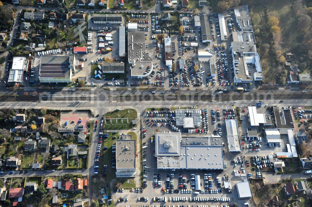 Berlin from the bird's eye view: Blick auf das Gelände des Autohauses Möbus mit den geplanten Erweiterungsflächen an der Hansastrasse 202 in 13088 Berlin -Hohenschönhausen. Area of the car-house on the Hansa Strasse 202 13088 Berlin - Hohenschönhausen.