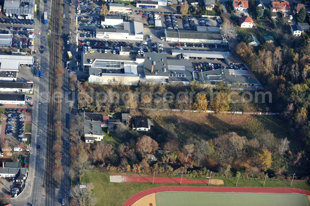 Berlin from above - Blick auf das Gelände des Autohauses Möbus mit den geplanten Erweiterungsflächen an der Hansastrasse 202 in 13088 Berlin -Hohenschönhausen. Area of the car-house on the Hansa Strasse 202 13088 Berlin - Hohenschönhausen.