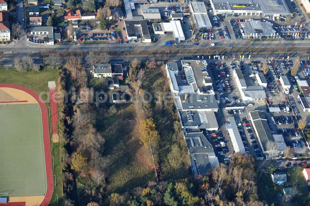 Berlin from the bird's eye view: Blick auf das Gelände des Autohauses Möbus mit den geplanten Erweiterungsflächen an der Hansastrasse 202 in 13088 Berlin -Hohenschönhausen. Area of the car-house on the Hansa Strasse 202 13088 Berlin - Hohenschönhausen.