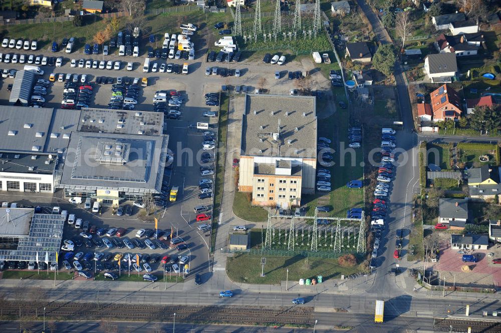 Berlin from the bird's eye view: Blick auf das Gelände des Autohauses Möbus mit den geplanten Erweiterungsflächen an der Hansastrasse 202 in 13088 Berlin -Hohenschönhausen. Area of the car-house on the Hansa Strasse 202 13088 Berlin - Hohenschönhausen.