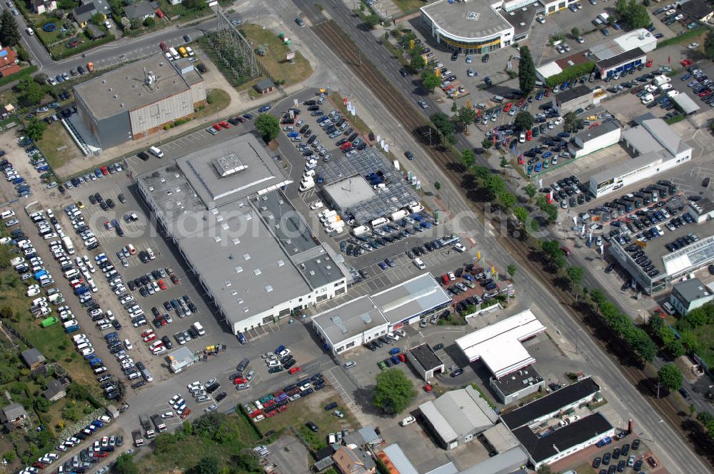 Berlin from above - Blick auf das Gelände des Autohauses Möbus an der Hansastrasse 202 in 13088 Berlin - Hohenschönhausen.