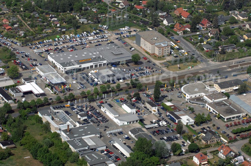 Aerial photograph Berlin - Blick auf das Gelände des Autohauses Möbus an der Hansastrasse 202 in 13088 Berlin - Hohenschönhausen.