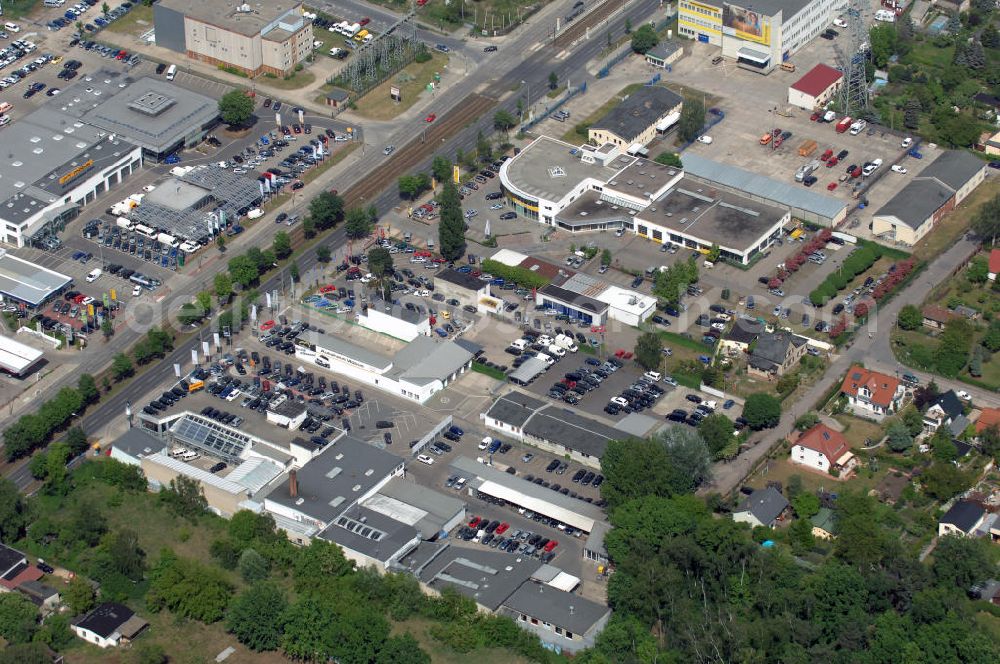 Berlin from above - Blick auf das Gelände des Autohauses Möbus an der Hansastrasse 202 in 13088 Berlin - Hohenschönhausen.