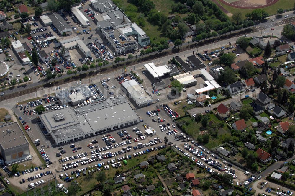 Berlin from the bird's eye view: Blick auf das Gelände des Autohauses Möbus an der Hansastrasse 202 in 13088 Berlin - Hohenschönhausen.