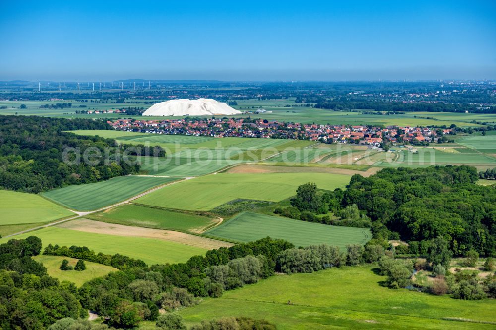 Aerial image Giesen - Site of the mining stockpile for potash and salt production Siegfried on street Latherwischweg in Giesen in the state Lower Saxony, Germany