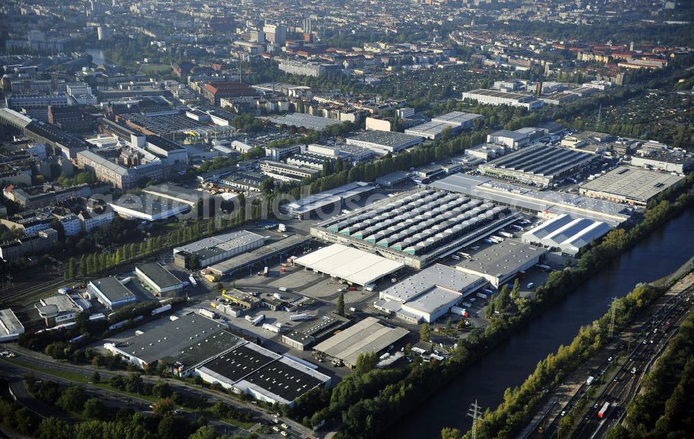 Aerial photograph Berlin - Blick auf das Gelände der Berliner Großmarkt GmbH an der Beusselstraße in 10553 Berlin. View of at the site of the Berlin wholesale market at the Beusselstrasse in Berlin.