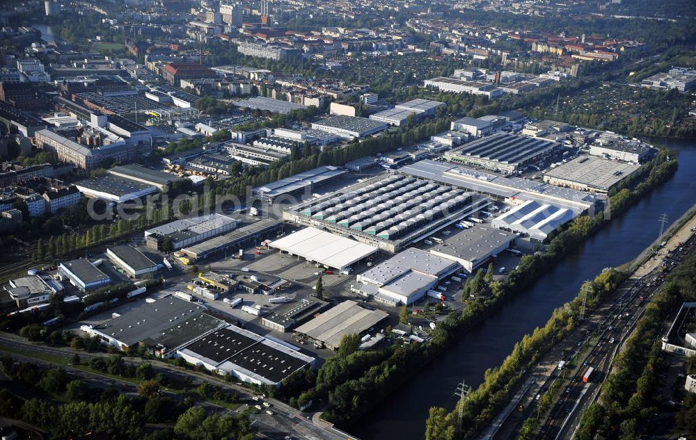 Aerial photograph Berlin - Blick auf das Gelände der Berliner Großmarkt GmbH an der Beusselstraße in 10553 Berlin. View of at the site of the Berlin wholesale market at the Beusselstrasse in Berlin.