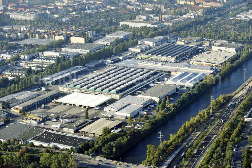 Berlin from the bird's eye view: Blick auf das Gelände der Berliner Großmarkt GmbH an der Beusselstraße in 10553 Berlin. View of at the site of the Berlin wholesale market at the Beusselstrasse in Berlin.