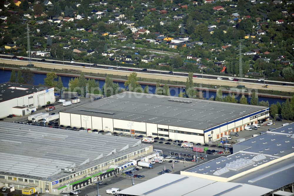 Aerial photograph Berlin - Blick auf das Gelände der Berliner Großmarkt GmbH an der Beusselstraße in 10553 Berlin. View of at the site of the Berlin wholesale market at the Beusselstrasse in Berlin.