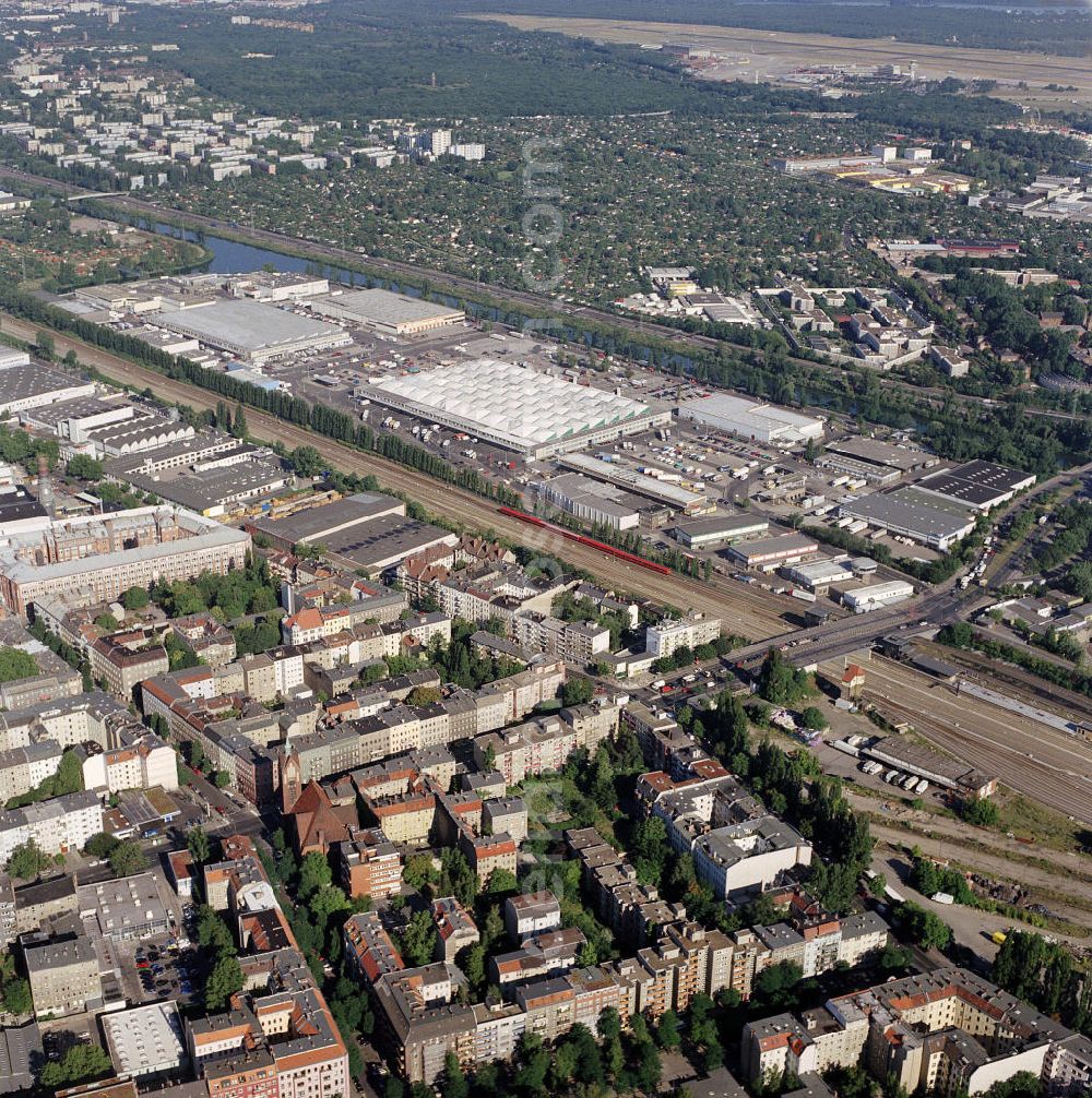 Berlin Moabit from the bird's eye view: Blick auf das Gelände der Berliner Großmarkt GmbH an der Beusselstraße in 10553 Berlin. View of at the site of the Berlin wholesale market at the Beusselstrasse in Berlin.