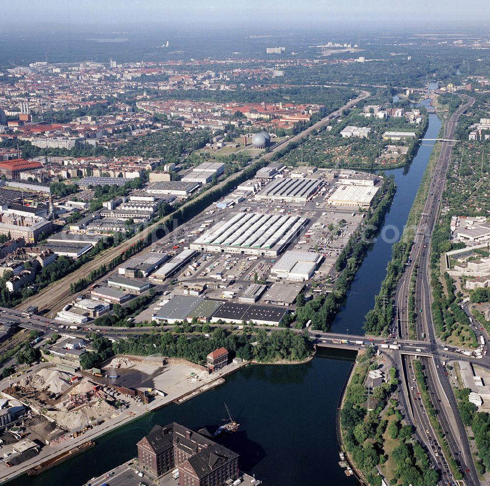 Berlin Moabit from above - Blick auf das Gelände der Berliner Großmarkt GmbH an der Beusselstraße in 10553 Berlin. View of at the site of the Berlin wholesale market at the Beusselstrasse in Berlin.