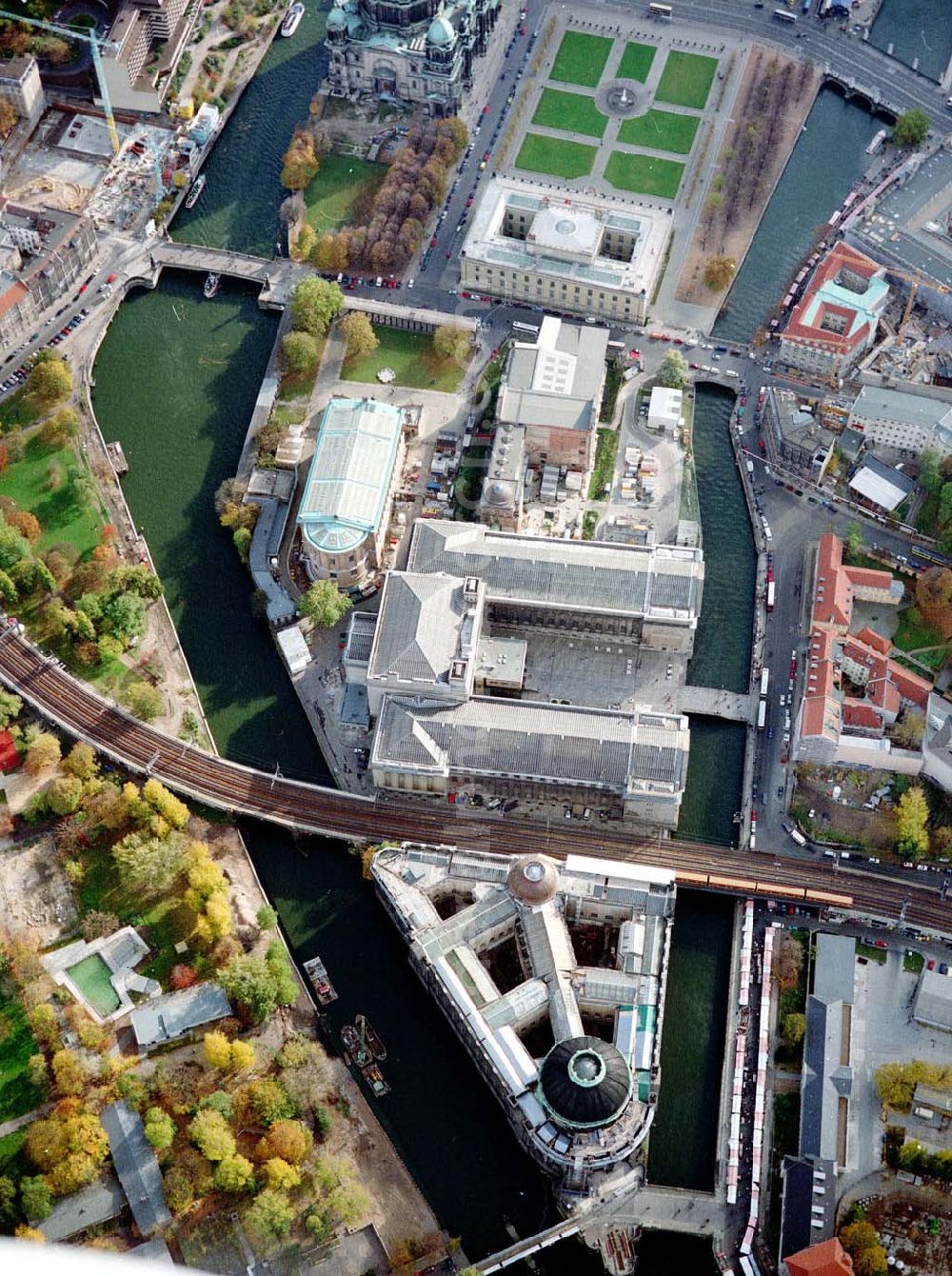 Berlin from the bird's eye view: Gelände der Berliner Museumsinsel mit dem Pergamonmuseum.