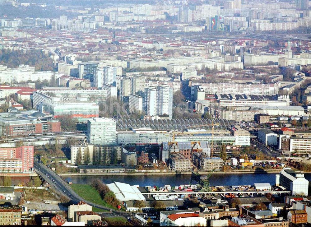 Berlin - Friedrichshain from above - Gelände am Berliner Ostbahnhof am Spreeufer in Berlin - Friedrichshain.