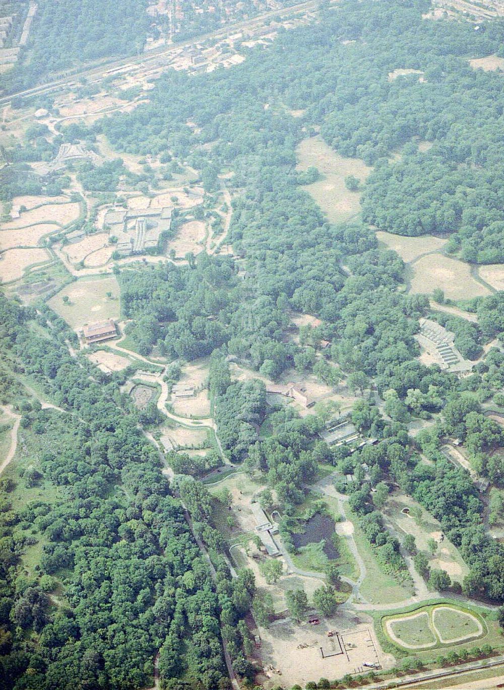 Berlin - Lichtenberg from the bird's eye view: Gelände des Berliner Tierparkes mit dem Schloß Friedrichsfelde in Berlin - Lichtenberg.