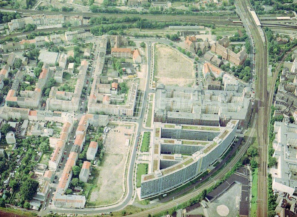 Berlin - Lichtenberg from the bird's eye view: Gelände der BfA und Wohngebiet an der Pfarrstraße in Berlin - Lichtenberg