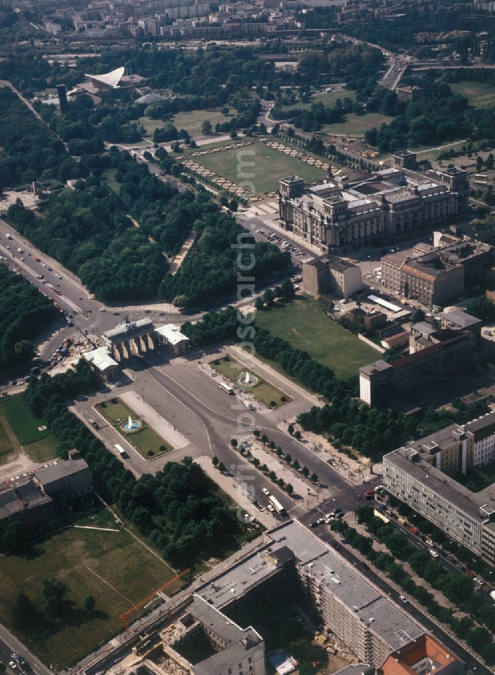 Berlin from the bird's eye view: View at the Brandenburg Gate in Berlin. The Brandenburg Gate forms with the Pariser Platz the conclusion of the Unter den Linden. On the west side of the gate is the site of the 18th of March to the 17th June Street begins, which crosses the Tiergarten. In the background stands the Reichstag